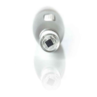 Feather Touch™ silber. Erleben Sie mit FeatherTouch™ silber eine innovative Hautpflege: Nadelfreie Nano-Technologie für sofortige Regeneration und strahlende Ausstrahlung.